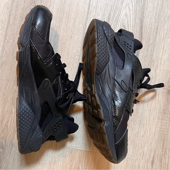 Hubbys a sneakerhead - Picture 4 of 6